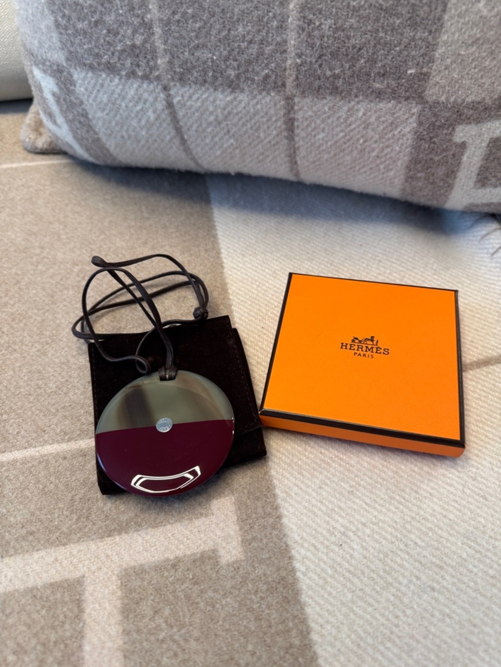 Hermes Two-Tone Round Pendant Necklace in Burgundy & light brown - Picture 3 of 6